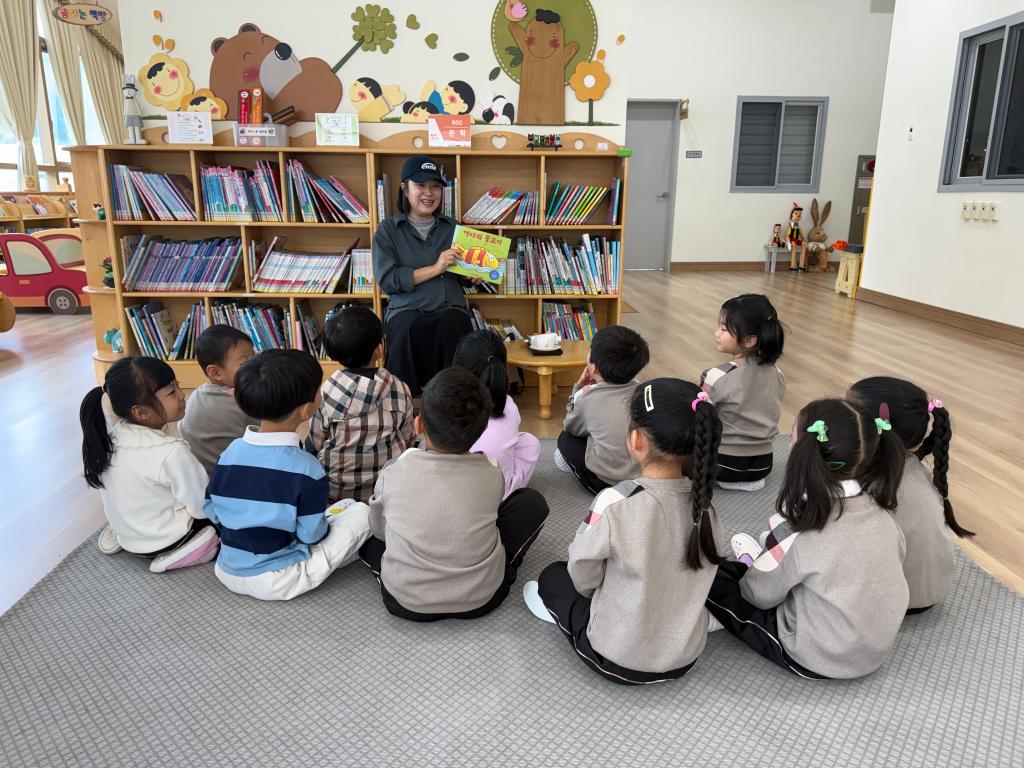 10월 책 읽어주는 엄마 아빠(햇살1,2,3반)